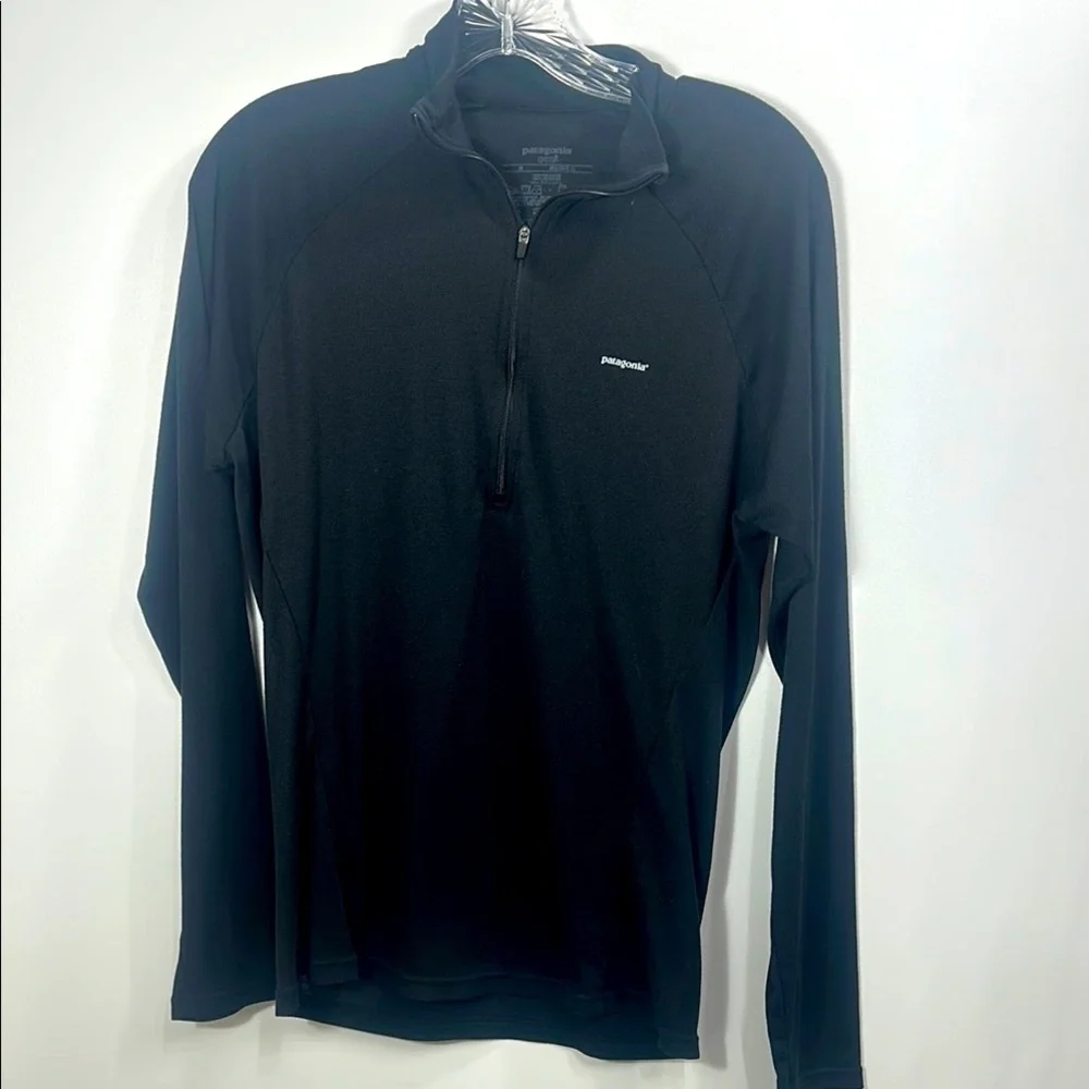 Patagonia Men’s Capilene II lightweight 1/4 zip jacket size medium.Black